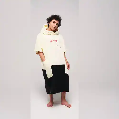 פונצו אול אין צבע לבן שחור